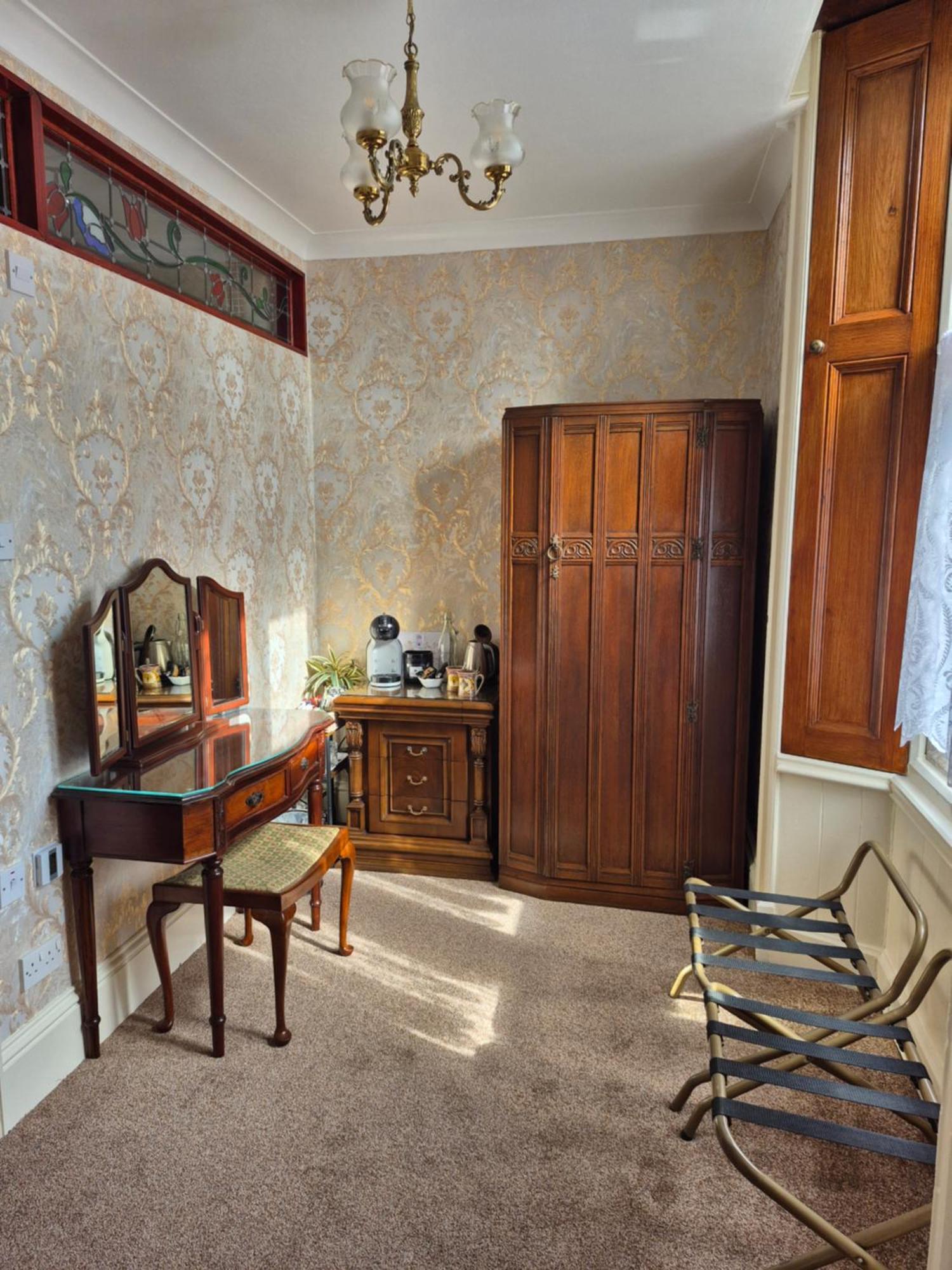 St David'S Guesthouse Haverfordwest Ngoại thất bức ảnh
