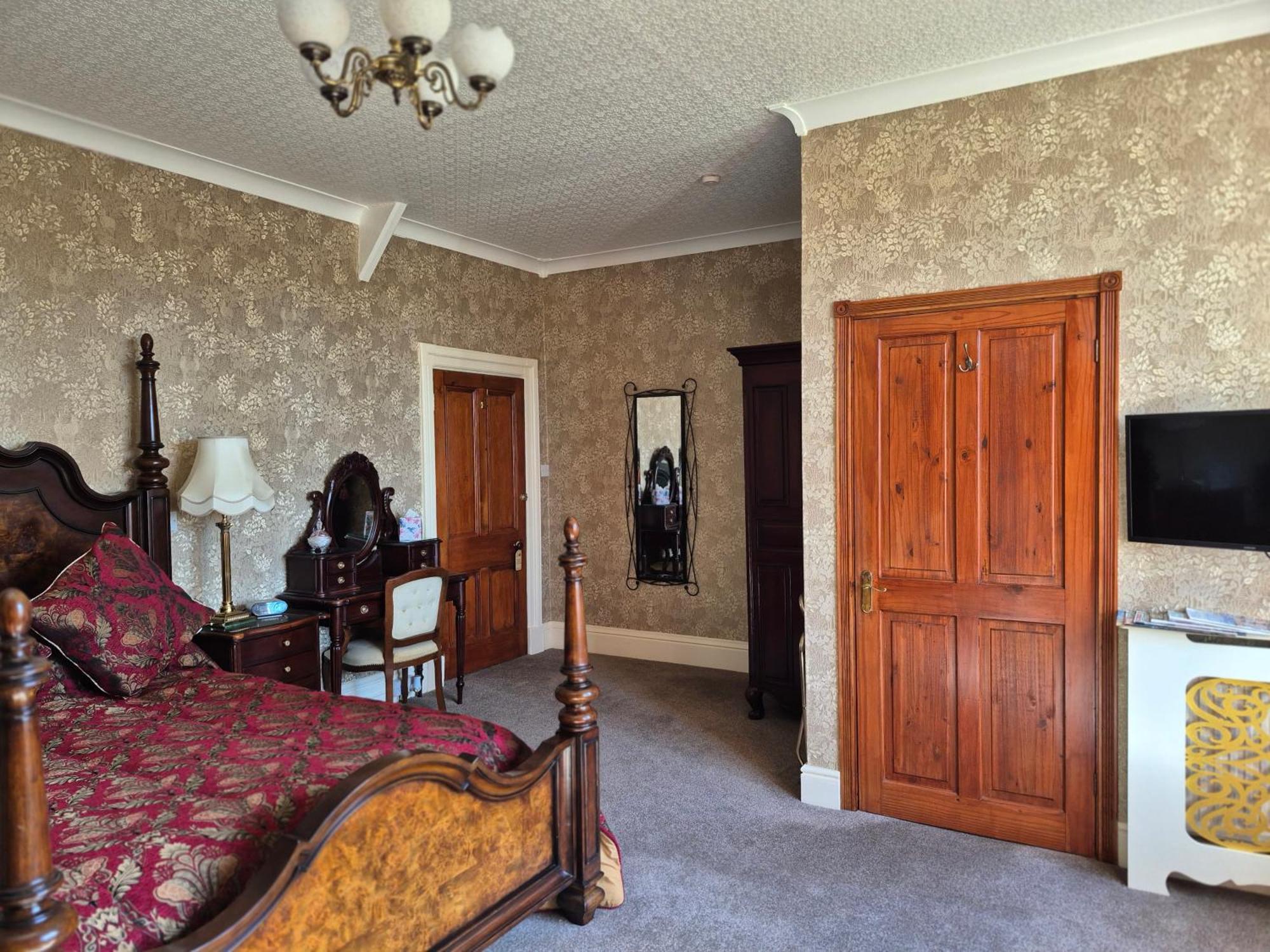 St David'S Guesthouse Haverfordwest Ngoại thất bức ảnh