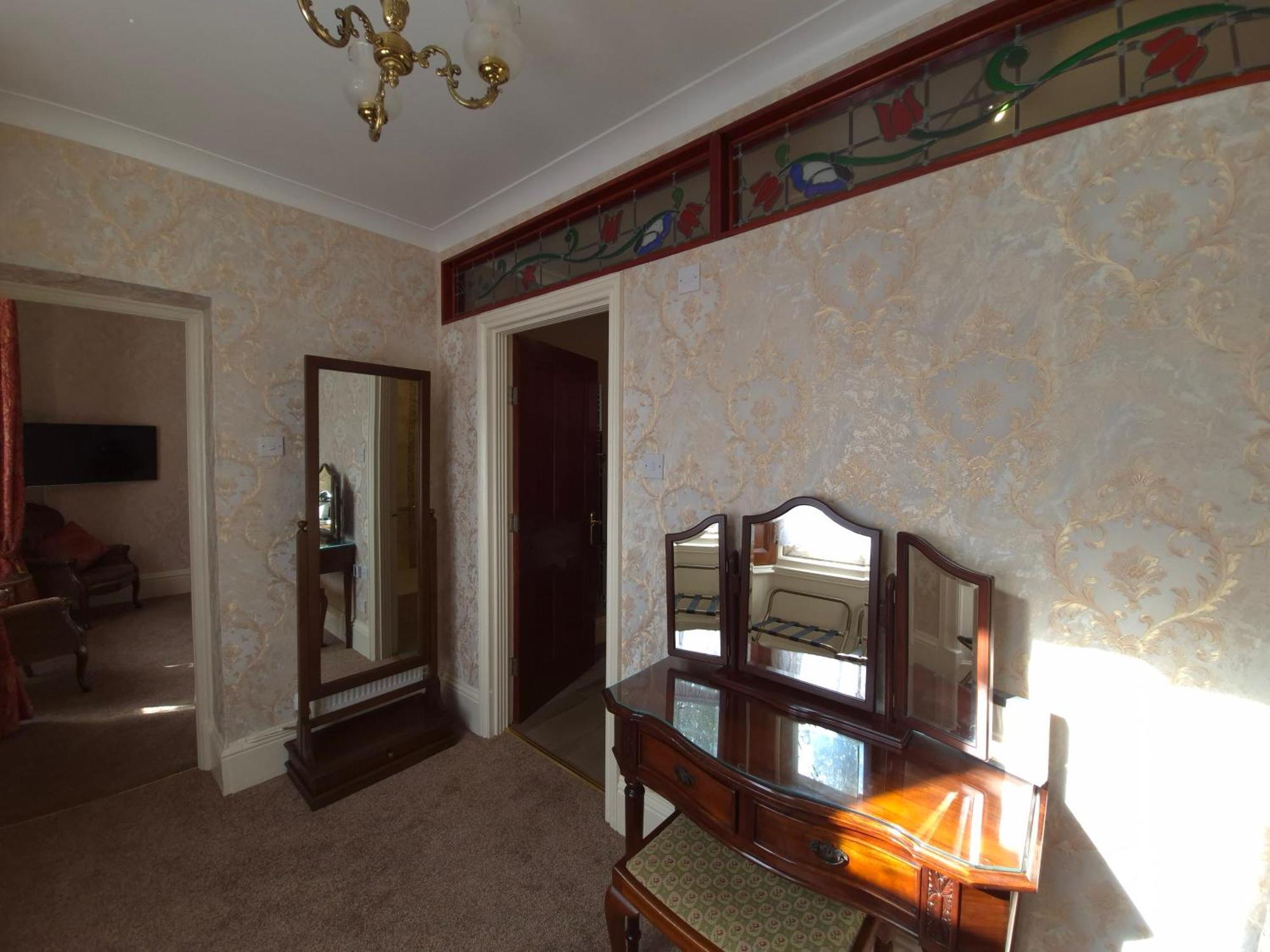 St David'S Guesthouse Haverfordwest Ngoại thất bức ảnh